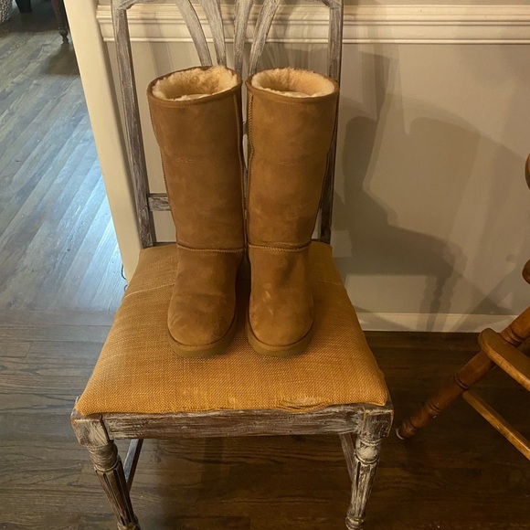 UGG boots (worn) - Picture 2 of 3